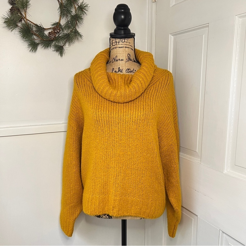 Anthropologie Pilcro Turtleneck Chunky Knit Sweater in Gold